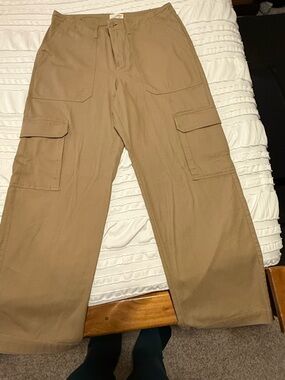 Women’s Cargo Pants in Tan